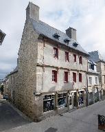 Maison à pan de bois actuellement débit de boissons "Madame Mouss'tache", 26 rue Colvestre (Tréguier)