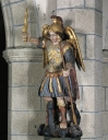 Statue de saint Michel