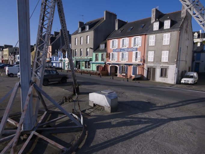 Ancien hôtel de voyageurs dit "hôtel de la Marine" actuellement café, 27, 28 quai Gustave Toudouze (Camaret-sur-Mer)