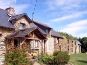 Alignement de maisons, le Bois Nantais (Saint-Malo-de-Phily)