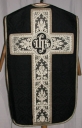 Ornement noir 6 : chasuble, bourse de corporal, étole, manipule, voile de calice