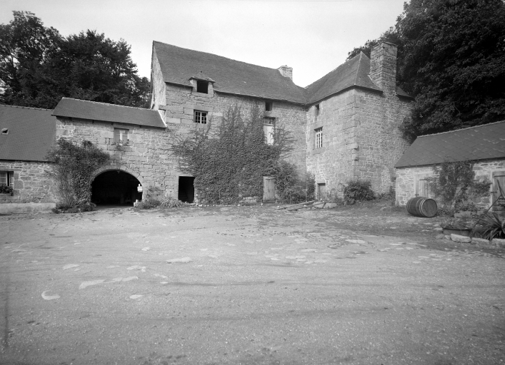 Manoir, Kervilio (Saint-Gilles-Pligeaux)