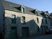 Maison commerciale, actuellement immeuble à logements, 11-13 rue de la Libération (Saint-Pierre-de-Plesguen fusionnée en Mesnil-Roc'h en 2019)