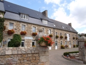 Ancienne école des Soeurs du Saint-Esprit, place de l'Église (Penvénan)