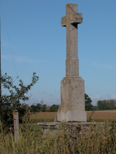 Croix de chemin, près de la Touche Pierre (Bais)