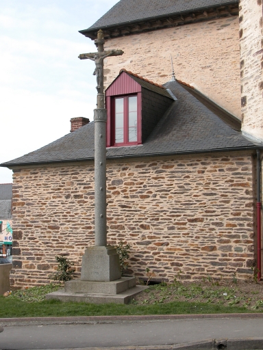 Croix monumentale, rue de Châteaubriant (Vern-sur-Seiche)