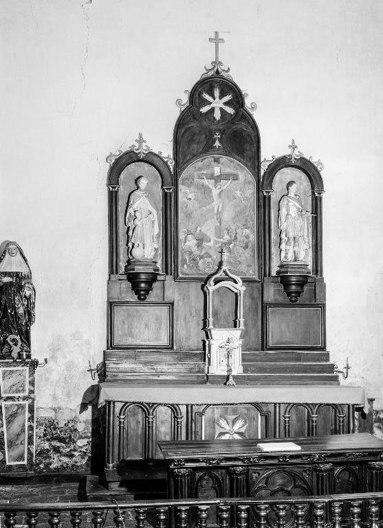 Ensemble du maître-autel : autel, retable, 2 statues : Saint Joseph et Saint Sébastien, chapelle Sainte-Croix (Josselin)