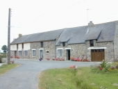 Alignement de maisons, la Goupillais (Maxent)