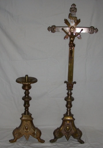 Garniture d'autel : 6 Chandeliers et croix d'autel