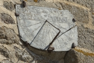 Les cadrans solaires en schiste ardoisier de la communauté de communes du Pays de Saint-Aubin-du-Cormier