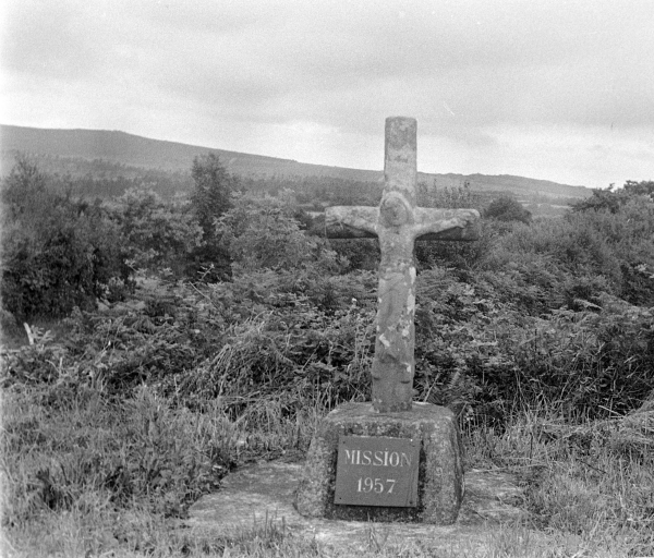 Croix monumentale, Kernévez (Saint-Rivoal)
