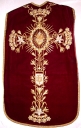 Ornement rouge 2 : chasuble, bourse de corporal, étole, manipule, voile de calice