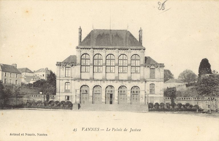 Palais de justice, place de la République (Vannes)