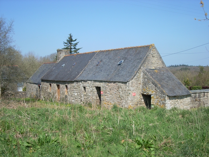 Alignement composé de deux fermes à Kerlizirit (Plounérin)