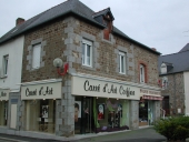 Maison à boutique, 12 place de la Mairie (Sens-de-Bretagne)