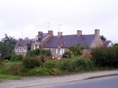 Alignement de maisons, la Ville Hue (Saint-Briac-sur-Mer)