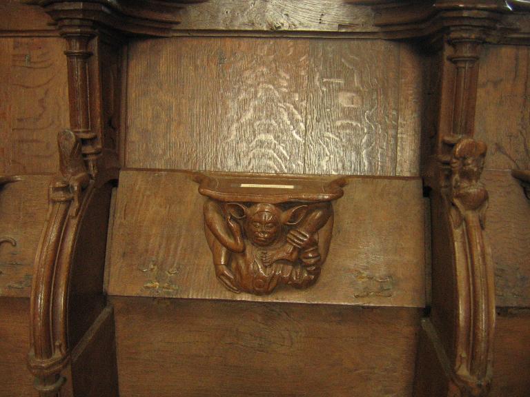 Cathédrale Saint-Tugdual : stalle 45