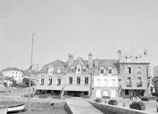 Maisons, 1, 2, 3 place Saint-Sauveur (Auray)