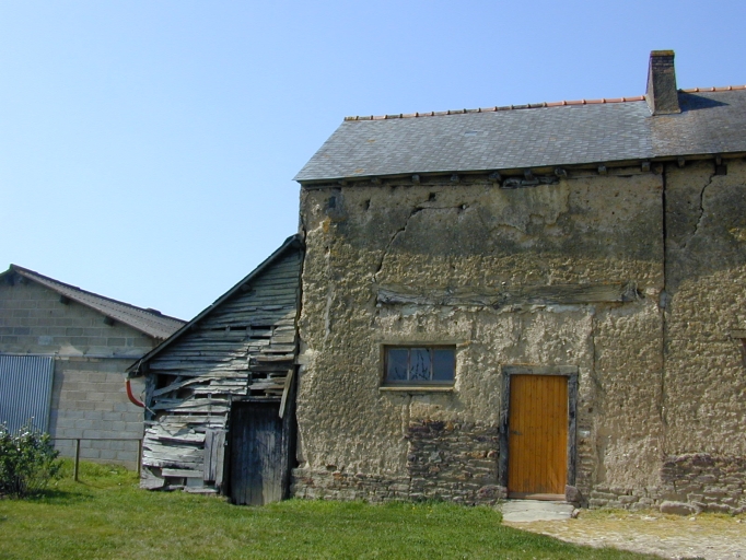 Grange puis étable à vaches, la Fontaine aux Chevaliers, la Fontaine ès Chevaliers (La Nouaye)