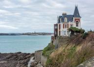 Maison de villégiature balnéaire dite Les Roches Brunes, 1 allée des Douaniers (Dinard)