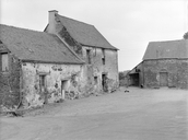 Ferme, le Bas Montlevrier (Montreuil-sous-Pérouse)