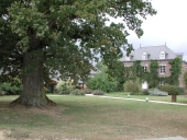 Manoir, puis ferme, actuellement musée dit manoir de l'automobile, la Cour Neuve (Lohéac)