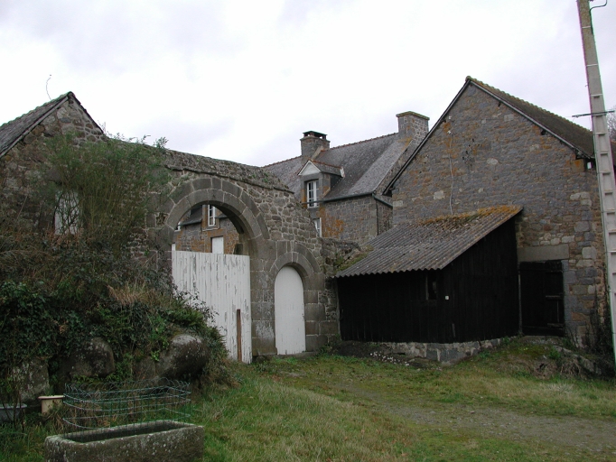 Manoir, puis ferme, actuellement maison, les Basses Chapelles (Saint-Pierre-de-Plesguen fusionnée en Mesnil-Roc'h en 2019)