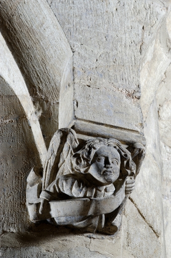 Décor d'architecture (3 demi-reliefs) : Ange ; Sainte Véronique ; tête d'homme