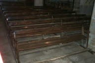 Ensemble de 32 bancs d'église