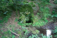 Fontaine de dévotion Sainte-Barbe, Squiriou (Berrien)