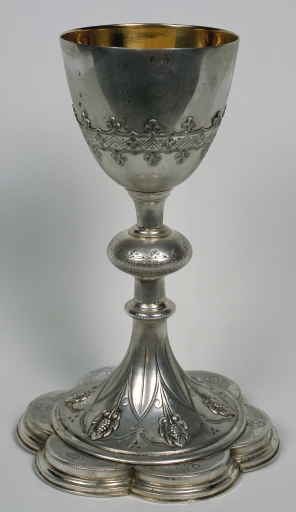 Calice et patène dans leur boîte