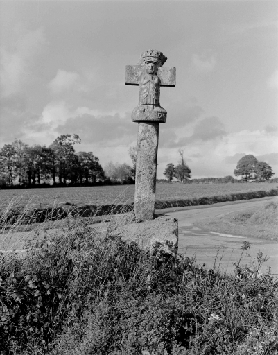Croix de Chemin, les Loges (La Ferrière fusionnée en Plémet en 2016)