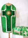 Ornement vert 2 : chasuble, manipule, étole, voile de calice (Campel fusionnée en Val d'Anast en 2017)