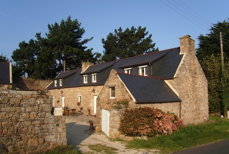 Maisons, alignement de deux logis, Kervéniou (Penvénan)