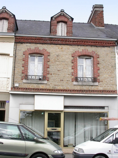 Maison, 12 place du Champ de Foire (La Guerche-de-Bretagne)