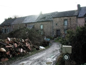 Alignement de 4 maisons, la Poterie (Bonnemain)