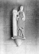 Statue (petite nature) : sainte Barbe