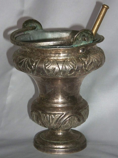 Seau à eau bénite, goupillon