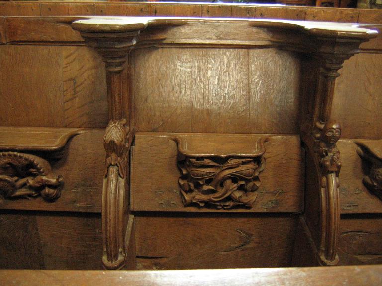 Cathédrale Saint-Tugdual : stalle 27