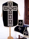 Ornement noir 1 : chasuble, étole, voile de calice, bourse de corporal