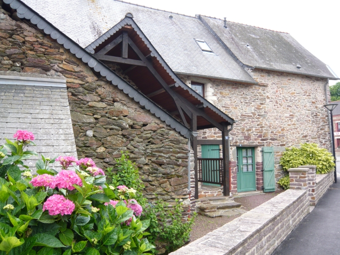 Auberge, puis alignement de maisons, Pont-Réan (Bruz)