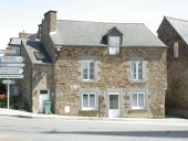 Maison à boutique, 1 rue Vauban (Saint-Père-Marc-en-Poulet)