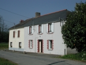 Alignement de deux maisons, le Pont Harel (La Chapelle-Thouarault)