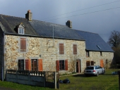 Alignement de trois maisons, le Veaubriand (Cuguen)