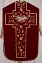 Ornement rouge 5 : chasuble, bourse de corporal, étole, manipule, voile de calice