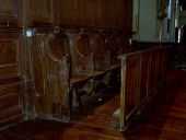 Ensemble de 2x5 stalles et lambris de demi-revêtement