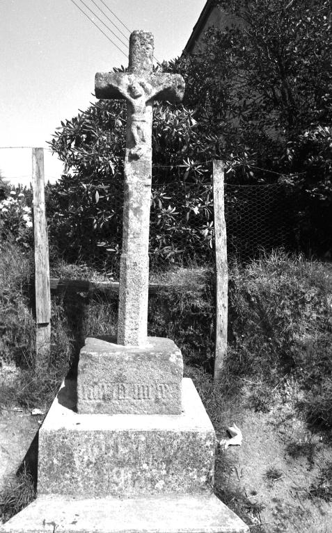 Croix de chemin, route de Coatiloiou (Collorec)