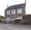 Maison, 2 rue du Stade (Plouguiel)