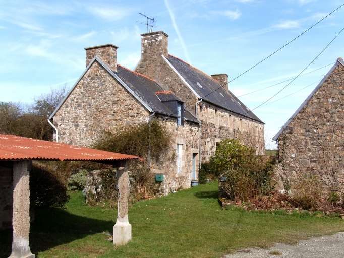 Ancienne ferme, Naourès (Kerbors)