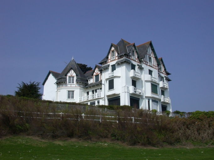 Hôtel de voyageurs, 2 rue Baudrit (Saint-Quay-Portrieux)